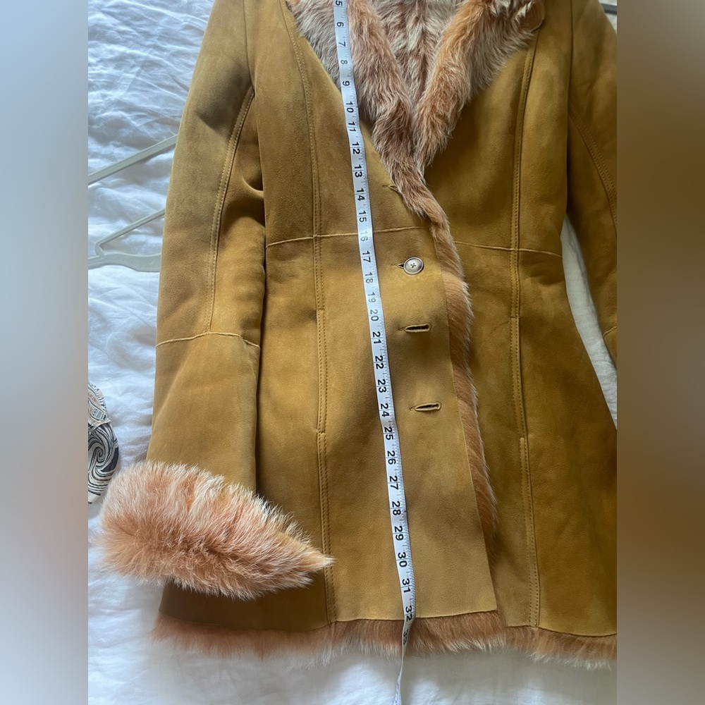 Women's Sheepskin Coat - Picture 14 of 14